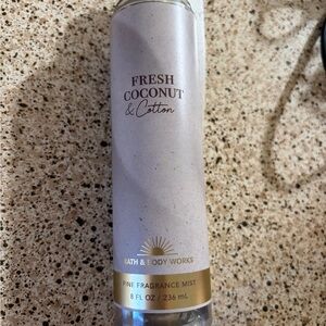 Bath & Body Works Coconut & Cotton Mist - White and Gold